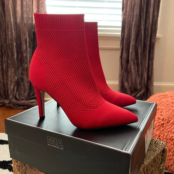 NIB ❤️ Red Glove Ankle Heel Boots- Booties 6.5 - Picture 4 of 9